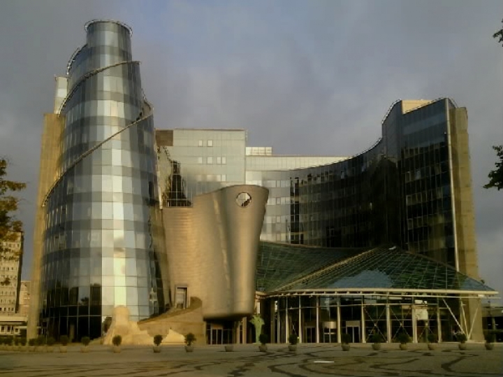 7714-wokol-warszawskiej-wiezy-babel-5