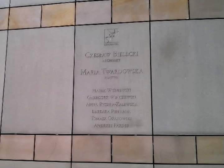 7716-wokol-warszawskiej-wiezy-babel-5