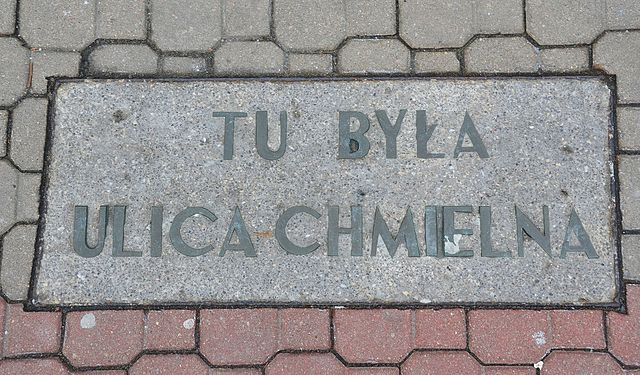 Tablica_tu_była_ulica_Chmielna
