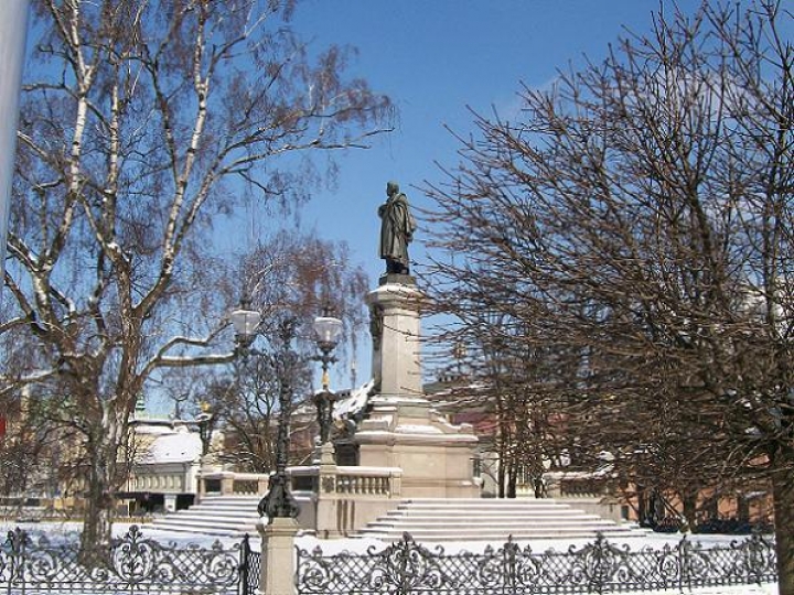4836-pomnik-adama-mickiewicza-w-warszawie-5