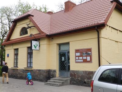 Odnowiony budynek stacji kolejki jabłonowskiej w Falenicy. Foto: archiwum net