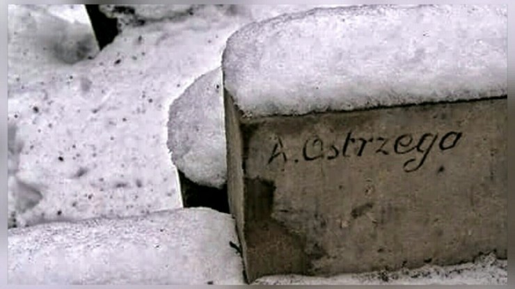 Abraham Ostrzega. Podpis autorski na nagrobku. Foto: Piotr Abramczyk 