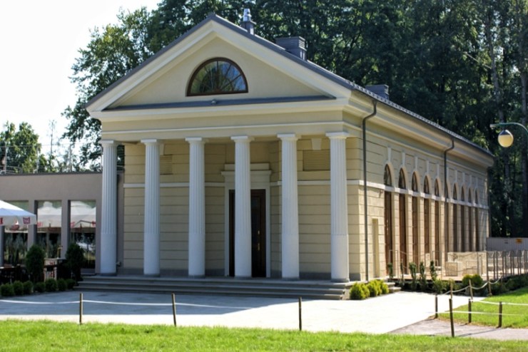 Końskie. Świątynia Grecka