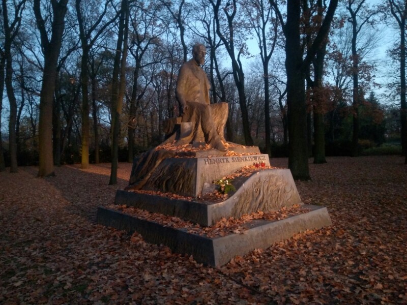 POMNIK HENRYKA SIENKIEWICZA W ŁAZIENKACH. Foto: Liliana Kołłątaj