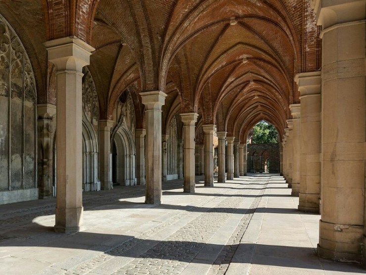 PAŁAC W KAMIEŃCU ZĄBKOWICKIM