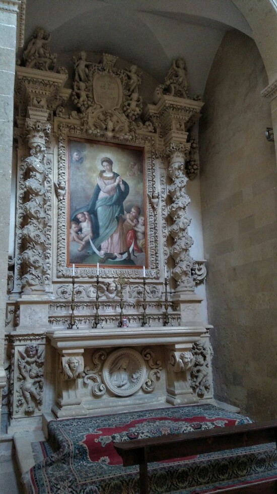 BAROKOWE OŁTARZE W KATEDRZE W LECCE. Foto: Liliana Kołłątaj