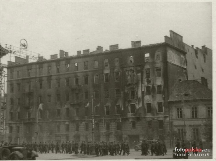 Trzech_Krzyzy_8_1471034_Fotopolska-Eu-01