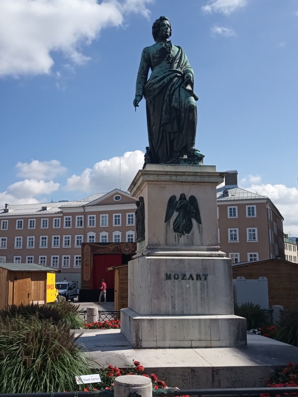Pomnik Mozarta w Salzburgu