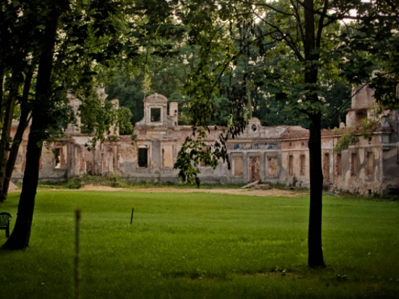 sichow-duzy-ruiny-palacu-poradzilowskiego-02