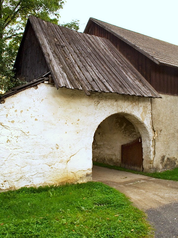 Harklowa. Brama do dworu Tetmajerów