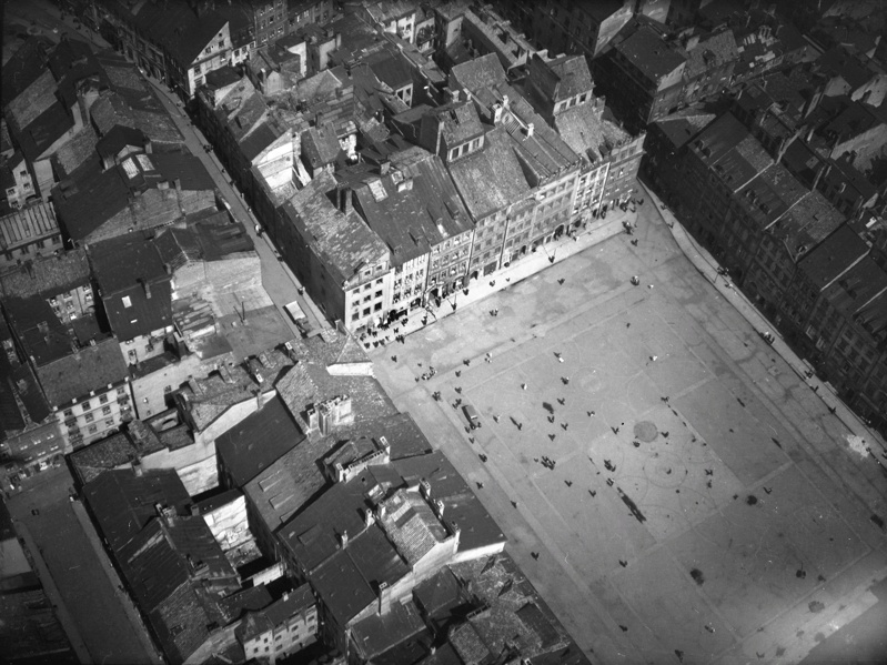 Rynek Starego Miasta. Zdjęcie lotnicze 1944