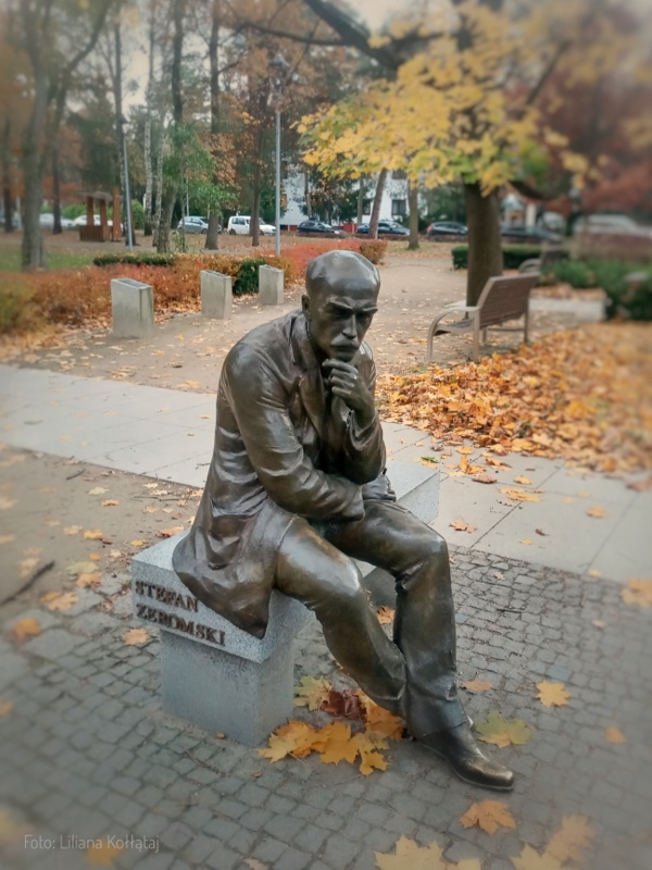 Pomnik Żeromskiego w Konstancinie