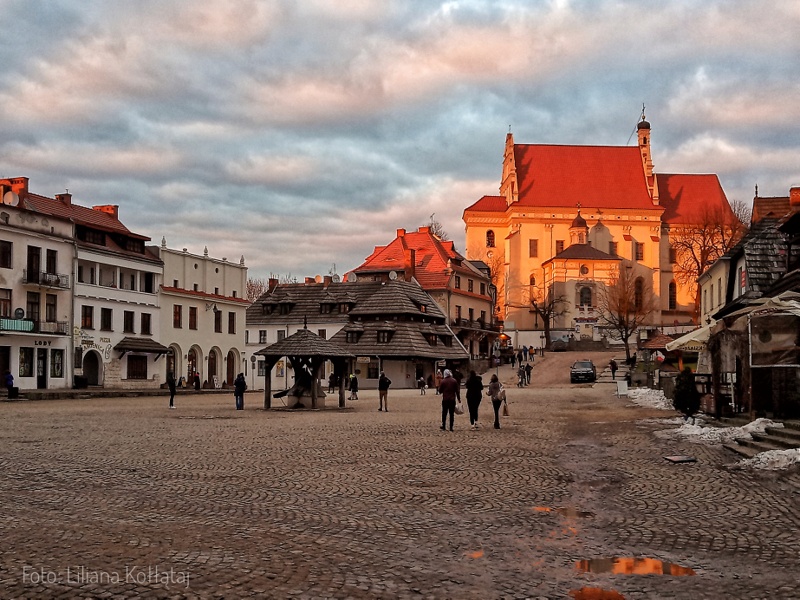 Kazimierz Dolny Rynek w złotej godzinie