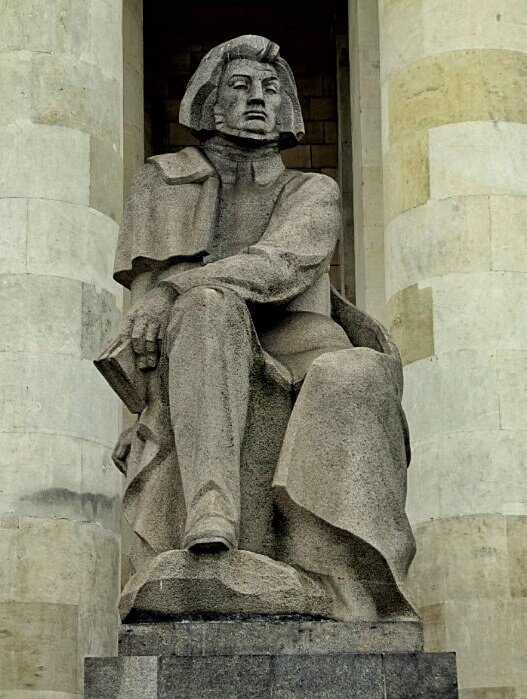 Pomnik Adama Mickiewicza przed Pałacem Kultury