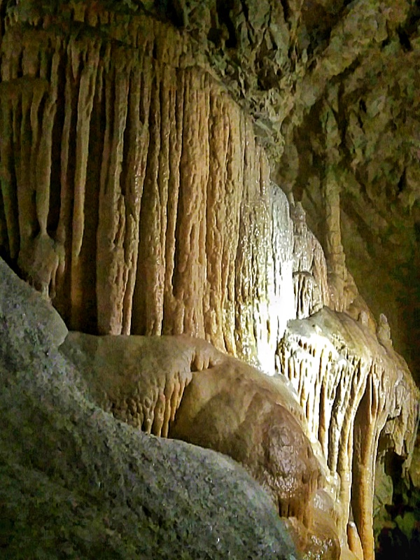 Jaskinia Demianowska. Kamienny wodospad