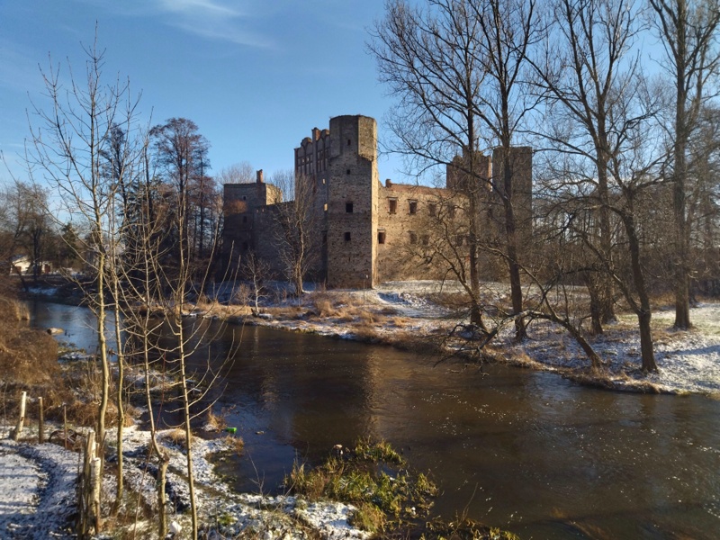 Dziewica zamek i rzeka