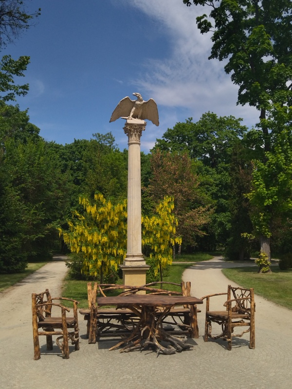 Wilanów kolumna z orłem