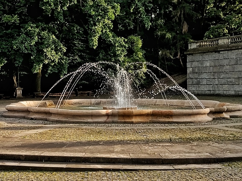 Skarpa Warszawska fontanna