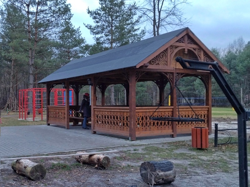 Nad Mienią Emów wiata piknikowa