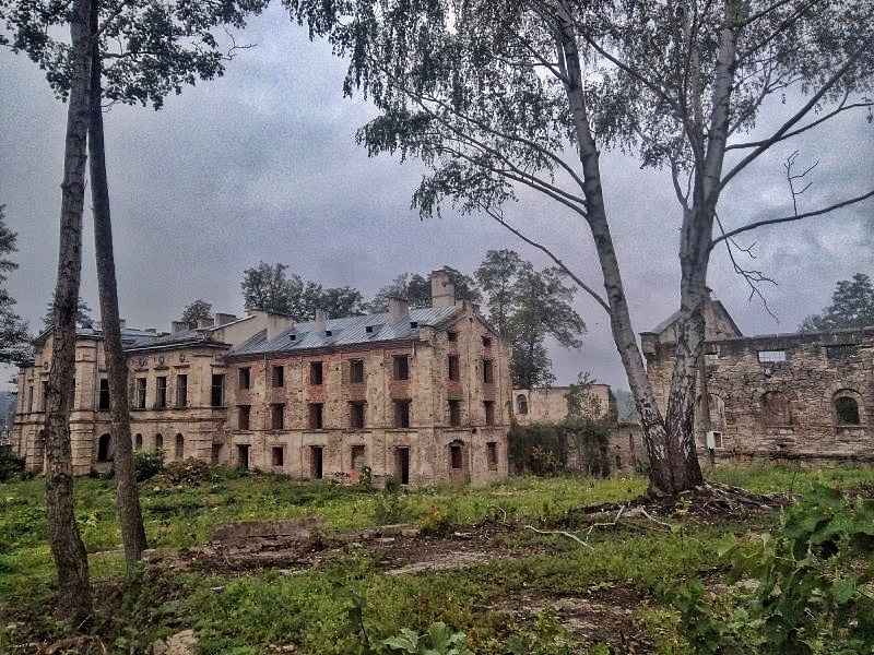 Wąchock ruiny pałacu Schoenbergów 01