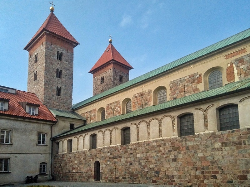 Czerwińsk dziedziniec klasztorny